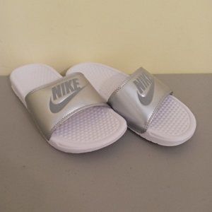 Nike Women's Benassi JDI Sandals Casual White Silver Slides (Size 5) NEW…